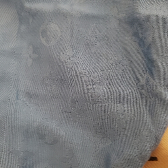 Limited Time Listing Authentic Louis Vuitton Classic Shawl Blue Ombre - Picture 8 of 9